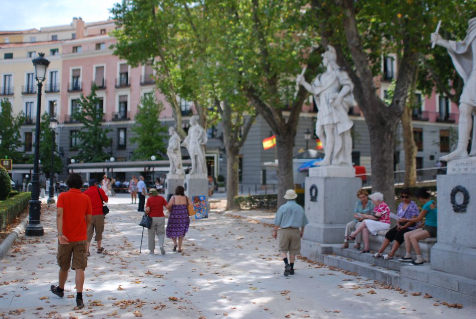 اين تقع ساحة مدريد