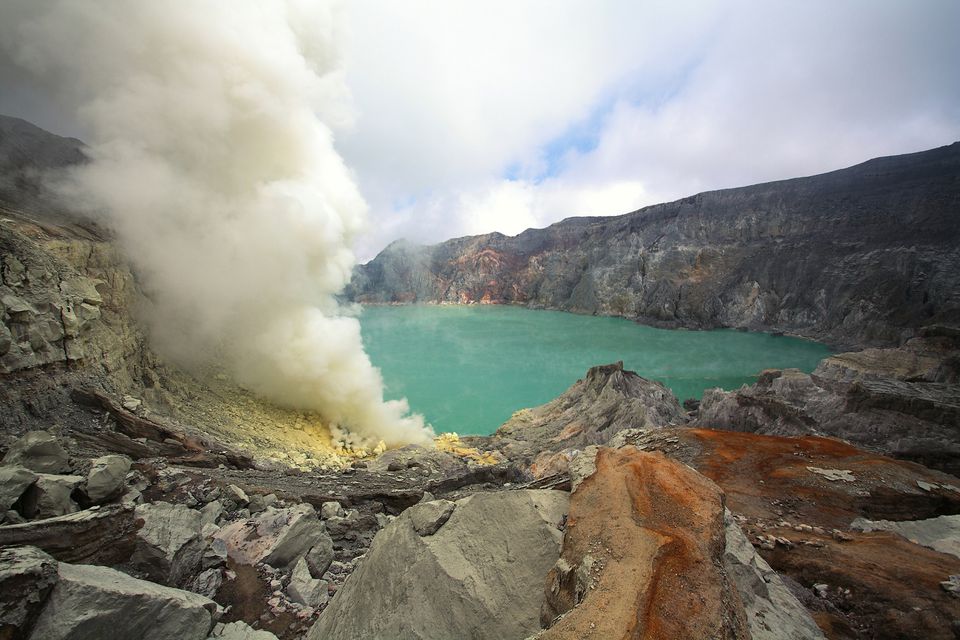 トレッキングカワ イジェン火山 インドネシア