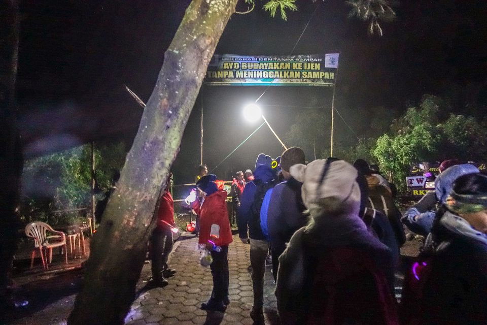 トレッキングカワ イジェン火山 インドネシア