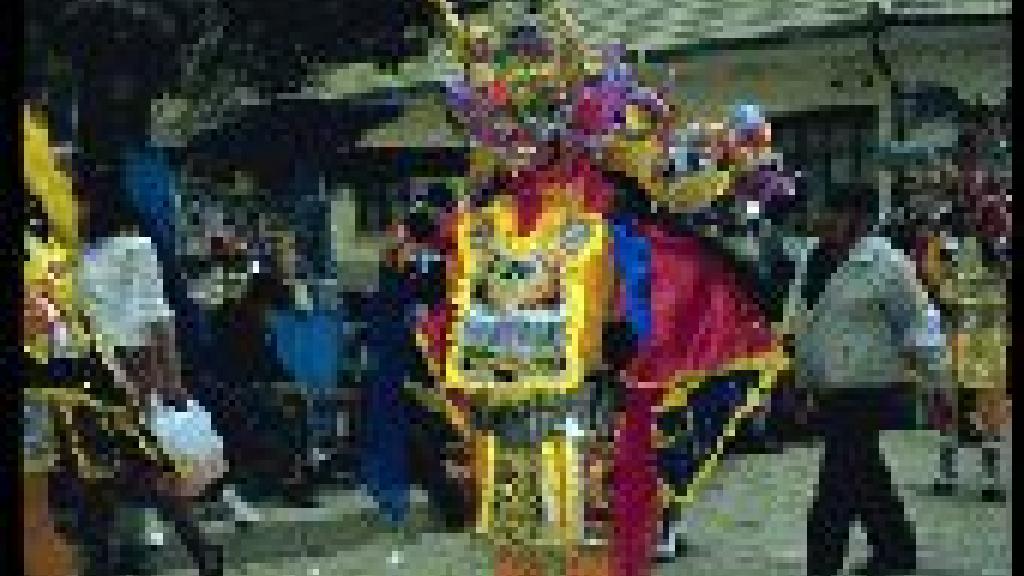 ボリビアのオルロカーニバル 悪魔のダンスを見逃さないでください