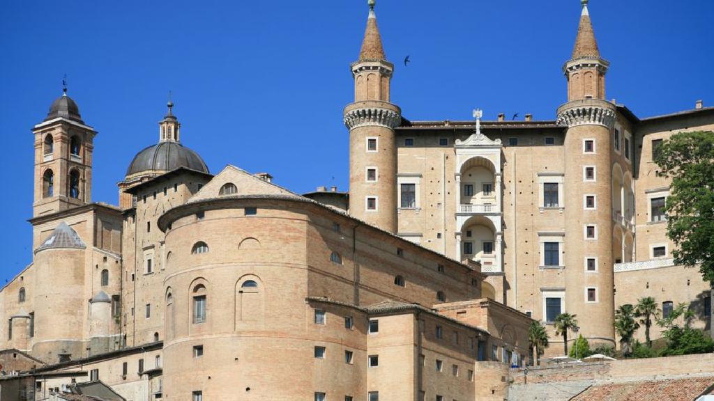 イタリア ウルビーノのドゥカーレ宮殿とルネッサンス美術館