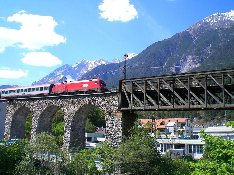 オーストリアの3つの驚くほど美しい景色のある鉄道ルート