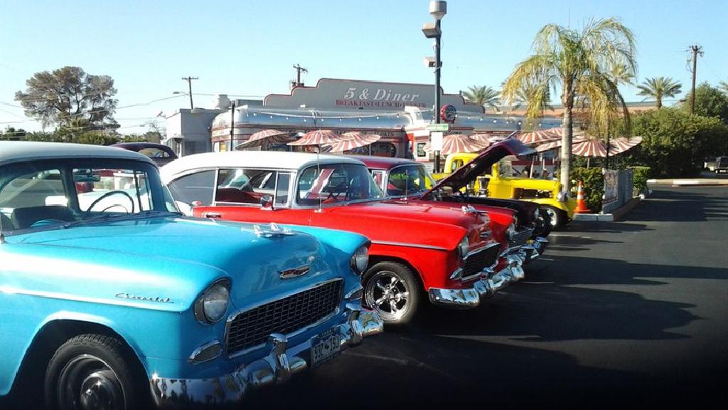 子供たちがアリゾナ州フェニックスで食べ放題のレストランを探す