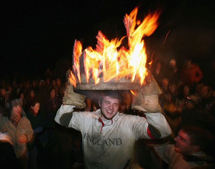 英国の火祭り 英国の火祭りの写真 英国の火祭りと祝賀会