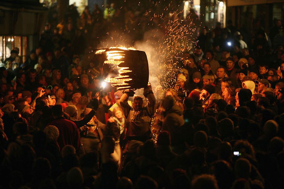 英国の火祭り 英国の火祭りの写真 英国の火祭りと祝賀会
